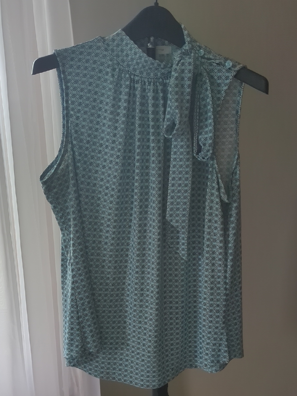 Liz Claiborne Teal Linked Circle Print Sleeveless Top With Neck Tie